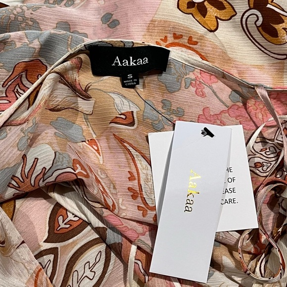 Aakaa Deep V Front and Deep V Back Balloon Sleeve Tie Back Paisley Mini Dress - Picture 10 of 16